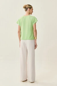 Blusa Manga Morcego Decote V Recorte