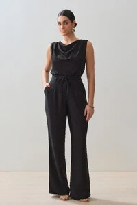 Conjunto de Alfaiataria de Regata Decote Drapeado Ombro Pregas Double e Pantalona Cinto Fino