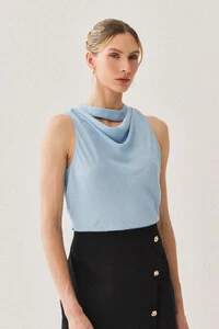 Regata Gola Baixa Drapeada Cut Out