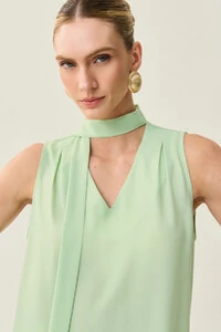 Regata Gola Baixa Laço Decote V Ombro Prega