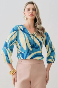 Blusa Folhagem Abstrata Manga 3/4 Decote V Laço