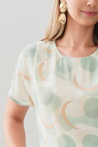 Blusa Abstrata Manga Morcego Ombro Pregas Double