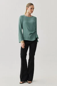 Blusa Dupla Assimétrica de Chiffon Yoryu Manga Longa Evasê Lateral Drapeada