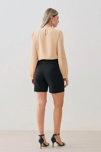 Shorts de Alfaiataria Prega Botão Forrado