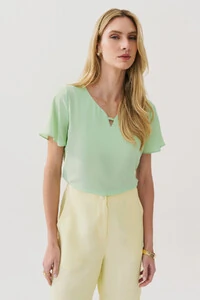 Blusa Manga Evasé Decote Cavado