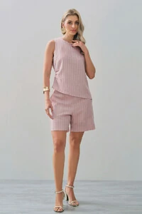 Conjunto de Linho Listrado de Blusa Regata Assimétrica Lateral Franzida e Shorts