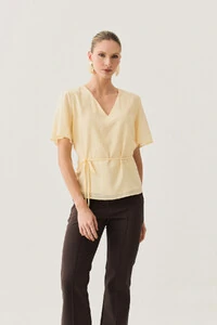 Blusa Decote V Cinto Fino