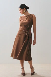 Vestido Midi Regata de Textrua Listrada Cintura Faixa Franzida