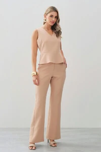 Conjunto de Alfaiataria de Blusa Regata Decote V Recorte e Calça Flare Botão Forrado