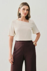 Blusa Decote V Assimétrico Recorte