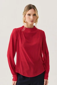 Blusa Assimétrica Manga Longa Punho Double Gola Careca Baixa Ombro Direito Pregas Double