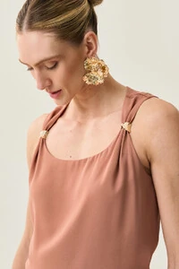 Conjunto de Blusa Regata Omro Gold e Saia Midi Evasê