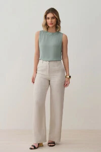 Pantalona Slim Risca de Giz Botão Forrado
