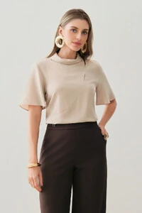 Blusa de Cetim Gola Dobrada Recorte Assimétrico Cut Out