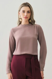 Blusa Assimétrica Manga Longa Punho Gola Baixa Ombro Esquerdo Pregas Triple