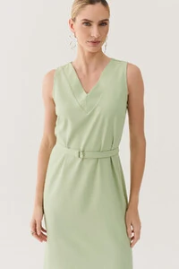 Vestido Midi Regata de Alfaiataria Decote V Recorte e Cinto Fivela