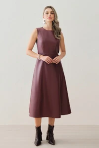 Vestido Midi Evasê Regata de Couro Recortes
