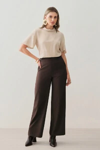 Blusa de Cetim Gola Dobrada Recorte Assimétrico Cut Out