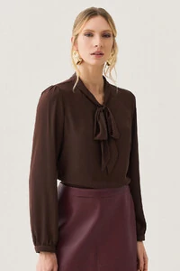 Blusa Manga Longa Punho Gola Dobrada de Laço