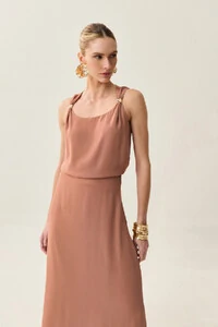 Conjunto de Blusa Regata Omro Gold e Saia Midi Evasê