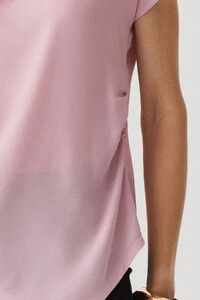 Blusa Assimétrica Manga Morcego Lateral Franzidos
