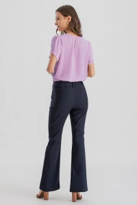 Blusa manga aberta botão forrado