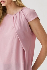 Blusa Assimétrica Manga Morcego Faixa Drapeada