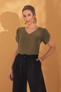 Blusa manga aberta botão forrado