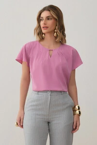 Blusa Manga Morcego Evasê Decote Cut Out Pregas