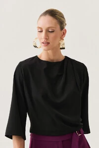 Blusa Assimétrica Manga 3/4 Pregas Ombro Esquerdo