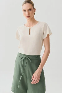 Blusa Manga Raglan Decote Gota Mini Botão Forrado