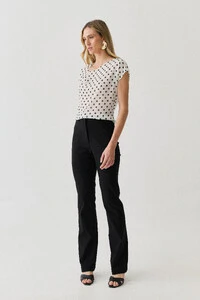 Blusa Poa de Chiffon Manga Morcego Decote Assimétrico Prega