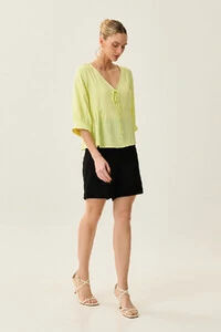 Blusa Manga 3/4 Punho Decote V Laço Recorte Busto