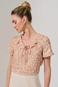 Blusa Poa Decote V Babado Laço