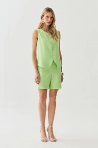 Conjunto de Alfaiataria de Colete Mini Botões Forrados e Bermuda Botão Forrado