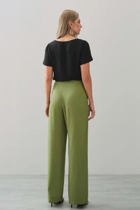 Blusa Decote V Assimétrico Pregas