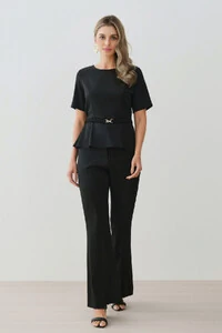 Conjunto de Blusa Crop Peplum Recorte Cinto Gold e Calça Flare Recorte