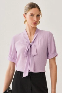 Blusa Manga Punho Gola Baixa Laço