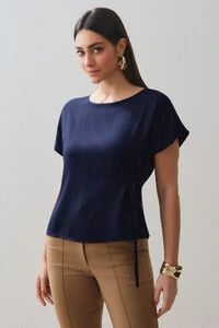 Blusa Manga Morcego Lateral Laço