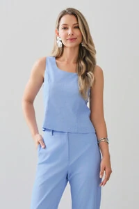 Conjunto de Linho de Blusa Regata Crop Recortes e Calça Reta Botão Forrado