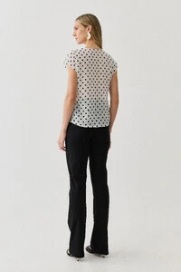 Blusa Poa de Chiffon Manga Morcego Decote Assimétrico Prega