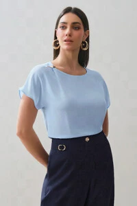 Blusa Manga Morcego Decote Cut Out Gold