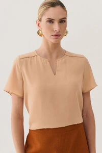 Blusa Decote Cavado Ombro Nervura