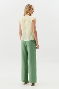 Regata Floral Decote V Ombro Babados