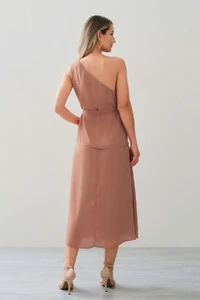 Conjunto de Blusa Regata Assimétrica Um Ombro Só Prega Cinto e Saia Midi