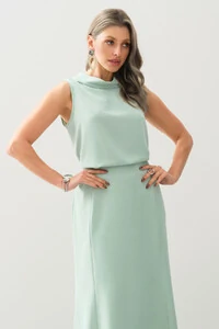 Conjunto de Blusa Regata Crop Gola Dobrada e Saia Midi Evasé