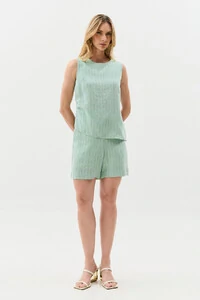 Conjunto de Linho Listrado de Blusa Regata Assimétrica Lateral Franzida e Shorts