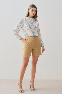 Shorts de Alfaiataria Prega Botão Forrado