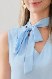 Regata Gola Baixa Laço Decote V Ombro Prega