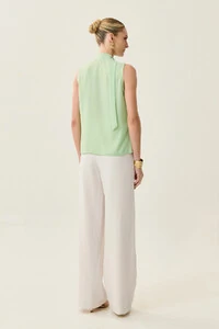 Regata Gola Baixa Laço Decote V Ombro Prega